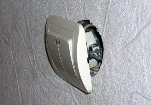 Замена выключателя света в квартире в Дербенте